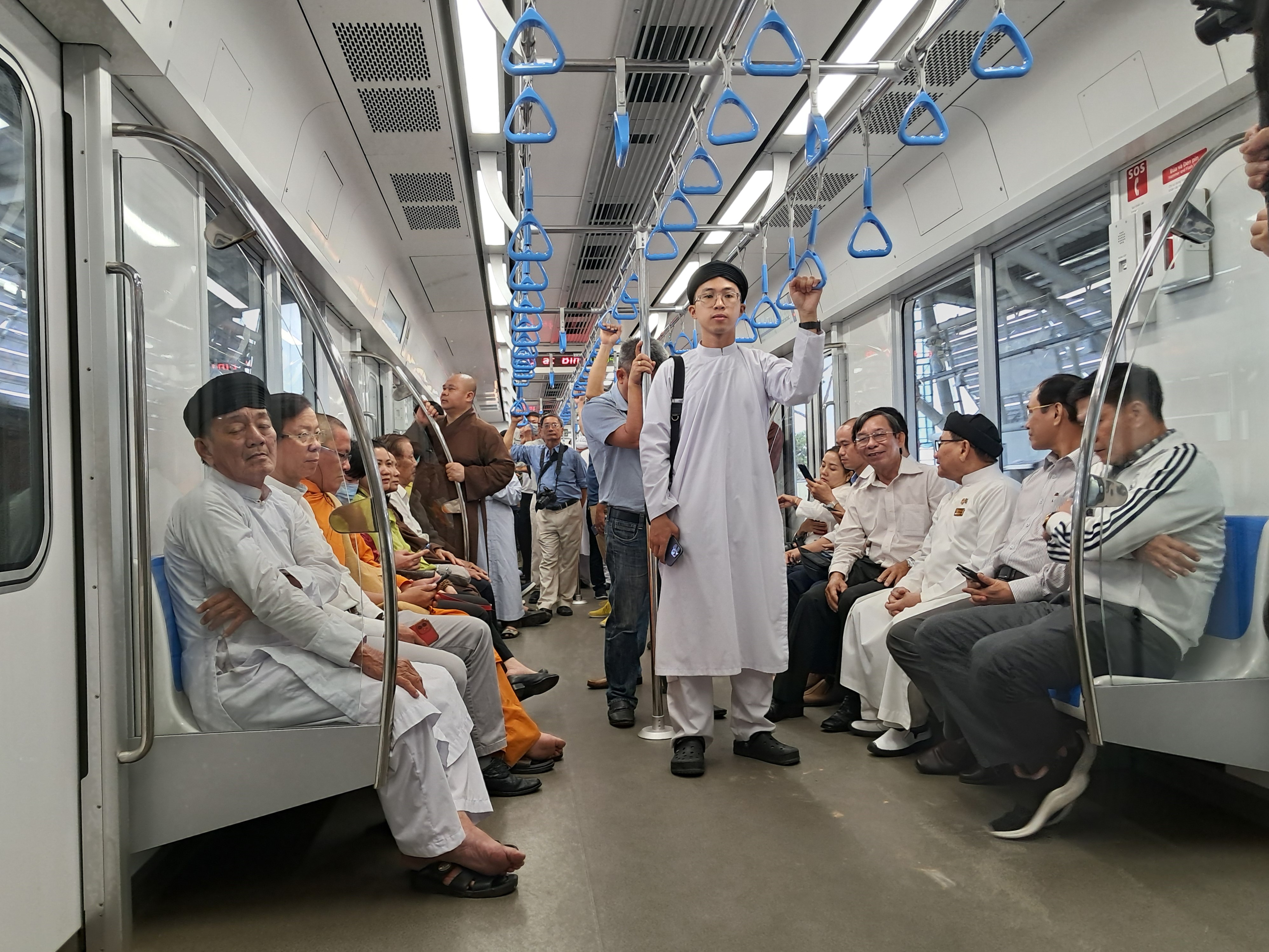 Tham quan và đi thử tuyến tàu điện ngầm Metro
